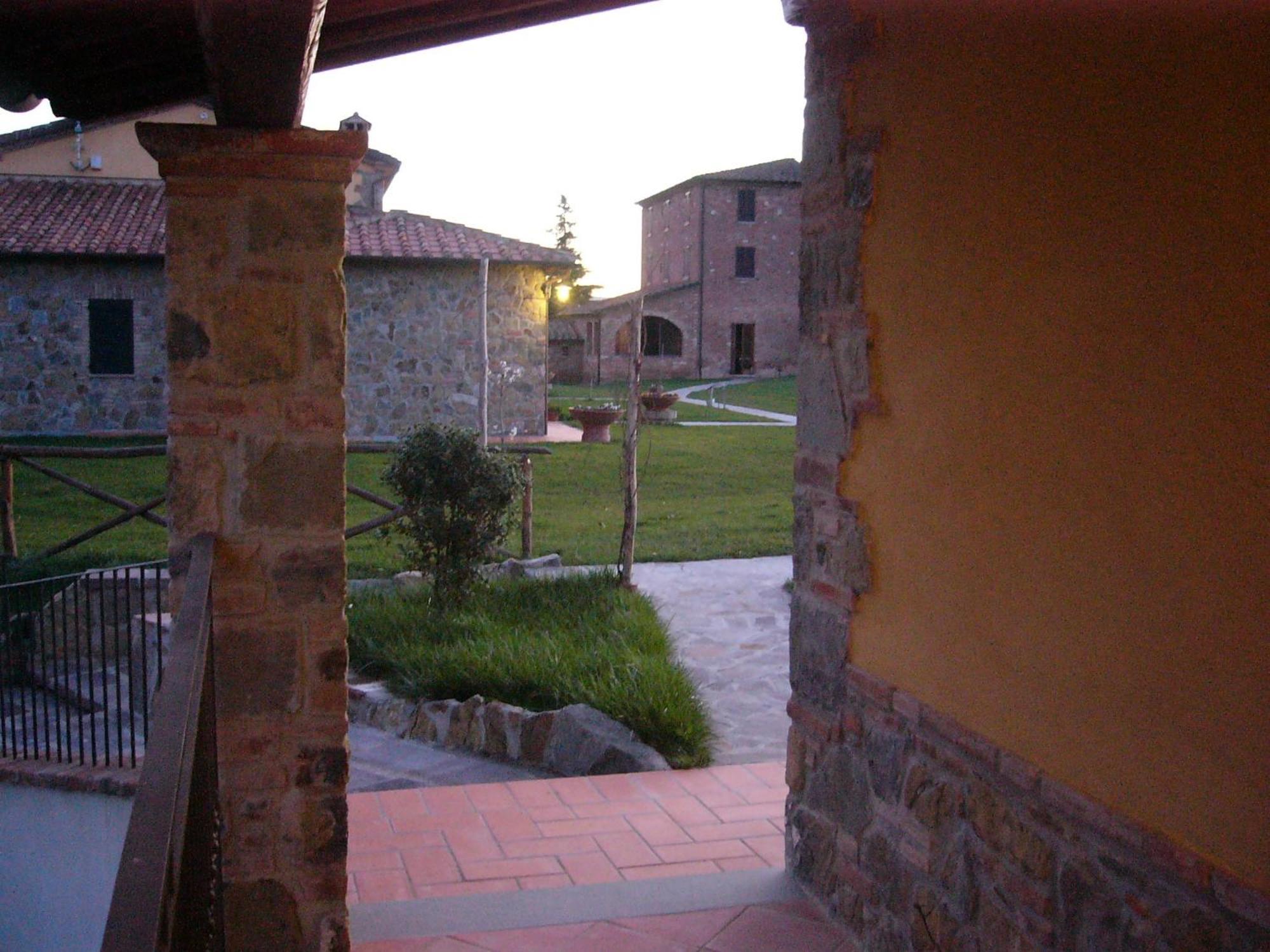 Albergo La Foresteria Bettolle Buitenkant foto