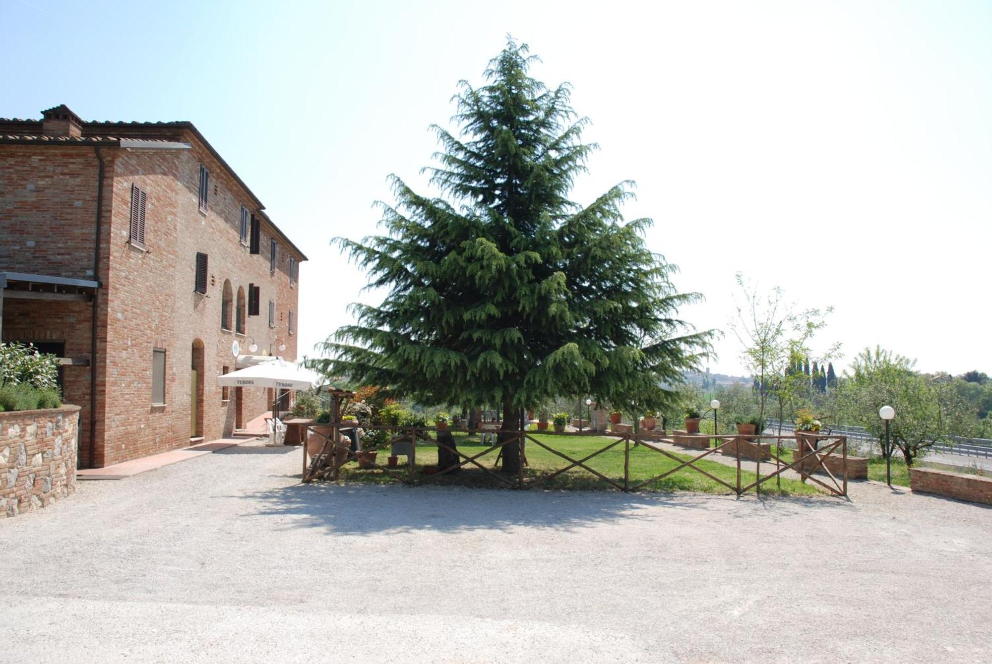 Albergo La Foresteria Bettolle Buitenkant foto