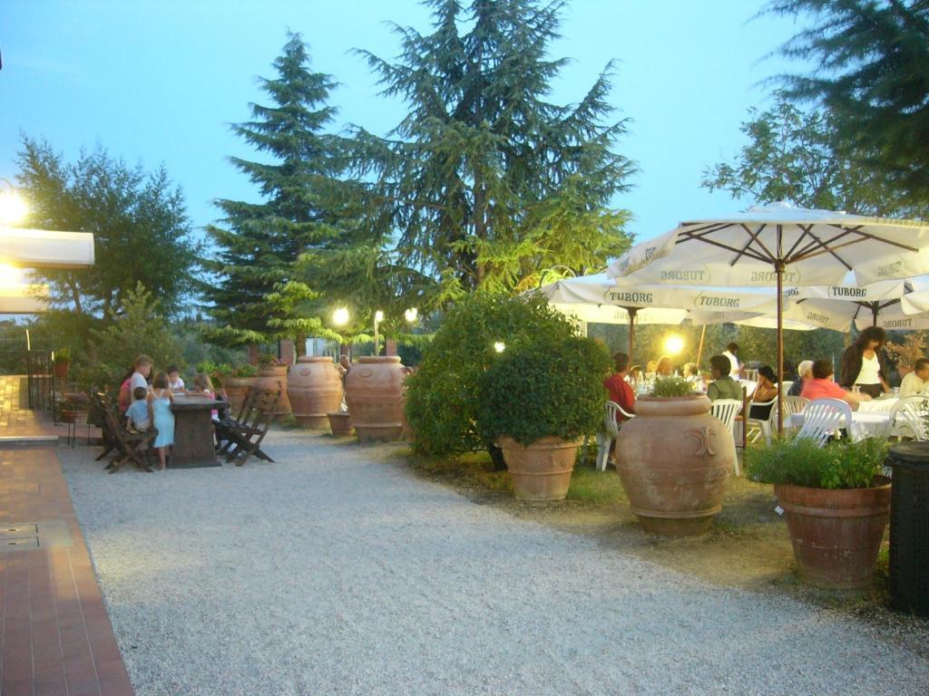Albergo La Foresteria Bettolle Buitenkant foto