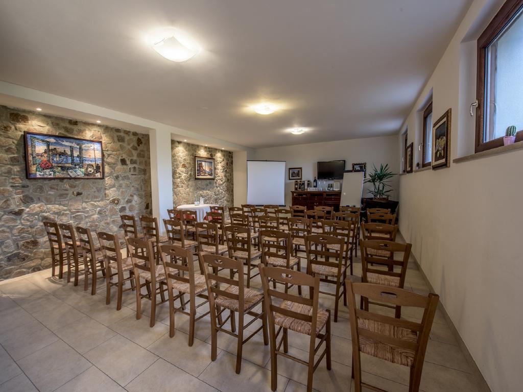Albergo La Foresteria Bettolle Buitenkant foto